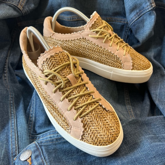 Coconuts by Matisse. Size 8 in like new condition - Picture 3 of 4